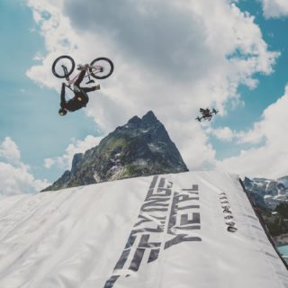 📽️ Behind the Scenes at the Emosson Dam Shoot!

Join us behind the camera for an exclusive look at our Emosson Dam shoot. Stay tuned for the 2025 UCI Mountain Bike World Championships in Valais! 🚵‍♀️🎥
Film director: @david__arnaud 
Photography: @maximeschmid 
Camera: @vincentreynaud_ @julien_christe 
Rider: @cam.bal @jolandaneff @lucashuppert 
#BehindTheScenes #ValaisMTB2025 #EmossonShoot #MTBChampionships #2yearstogo