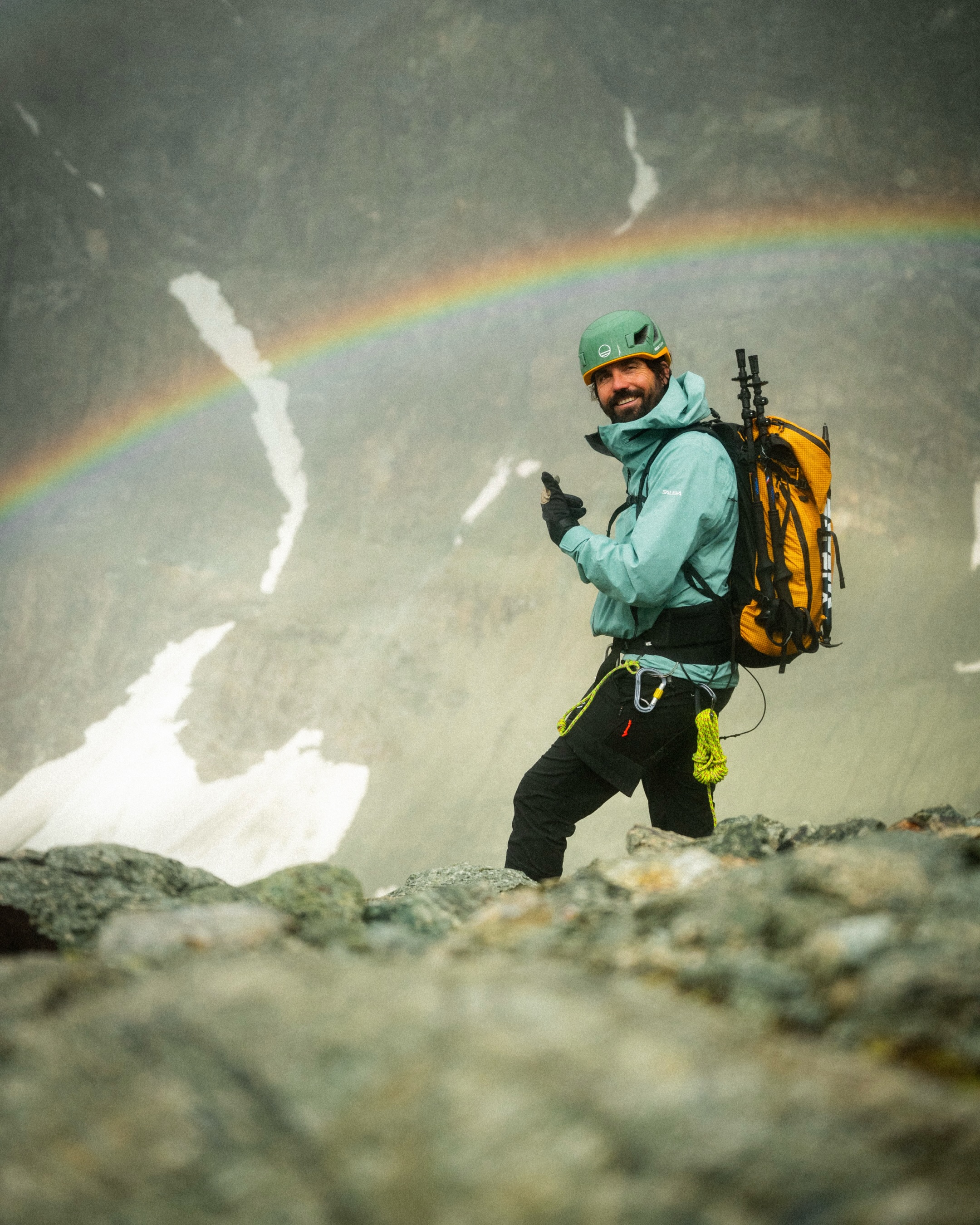 Départ à 4h ce matin de la cabane de la Dent Blanche, direction la cabane de Schönbiel 🎥⛰️

Une journée intéressante en montagne, avec une sacrée ambiance dans la descente de la Wandflue; Un itinéraire peu parcouru, qu’on ne va clairement pas recommander comme balade du dimanche… mais qui nous a évité un énorme détour.

Demain, objectif Pointe de Zinal. Ensuite, on verra si les conditions nous permettent de pousser jusqu’à l’Arbenbiwak.

Pour l’instant, on est en forme, le moral est bon, et le trip continue autour de cette Couronne Impériale.

La suite s’annonce belle 🔥

#couronneimperiale #bts #paju