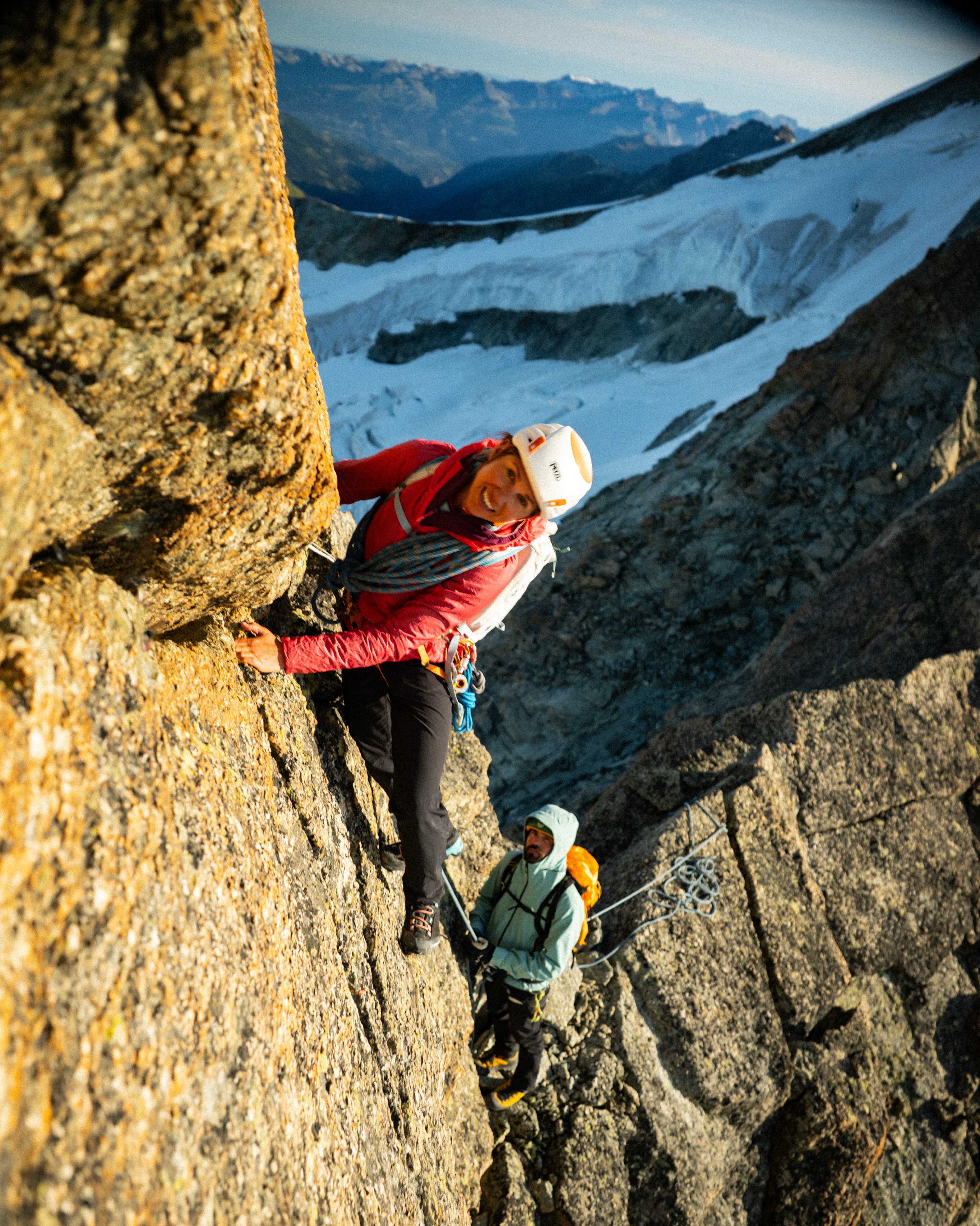 Trifthorn ✅

Aujourd’hui, la Couronne Impériale nous a emmenés sur un sommet peu couru entre l’Obergabelhorn et le Zinalrothorn.

Une belle découverte avec @nicoleberthod @four_matth  @gal.alexandre et @julien_christe : superbe ambiance, terrain hyper varié, et ce petit goût d’aventure qu’on aime bien quand personne dans l’équipe n’a encore mis les pieds là-haut.

On continue d’avancer, étape après étape.

Il nous reste 3 sommets : le Zinalrothorn, le Weisshorn et le Bishorn.

La Couronne Impériale continue. 🔥

#CouronneImpériale #Trifthorn #Alpinisme #rts
